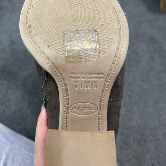 ALDO greenish brown suede booties size 6. Only worn twice - Picture 3 of 7